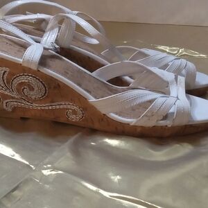 White and Tan Cloudwalker Sandle!